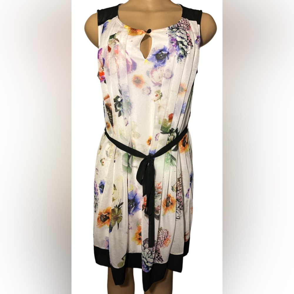 Simply Vera Vera Wang ~ Size S ~ Women’s Floral Round Neck Shift Dress